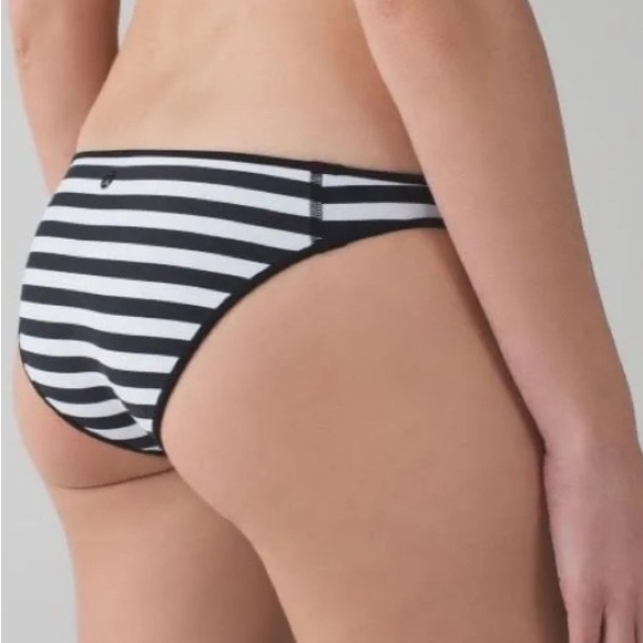 Lululemon surf to sand reversible bikini 6 - Picture 2 of 11